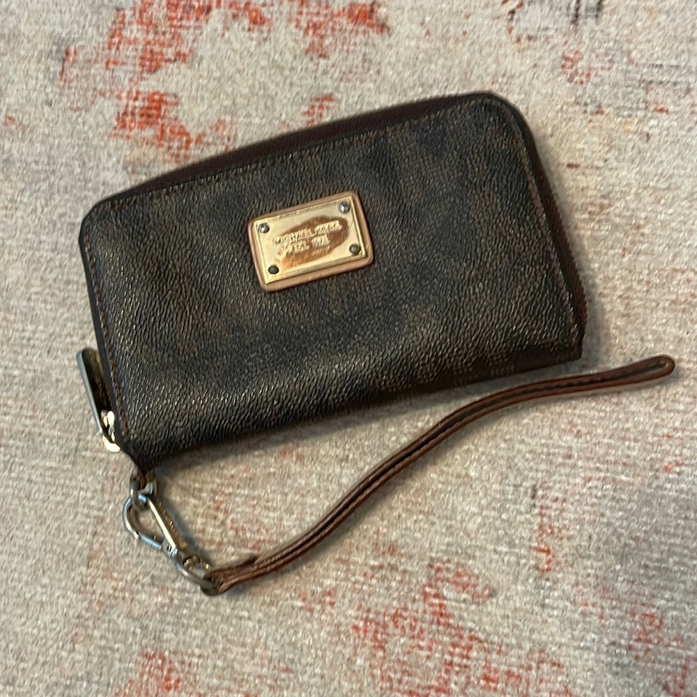 Michael KORS wristlet